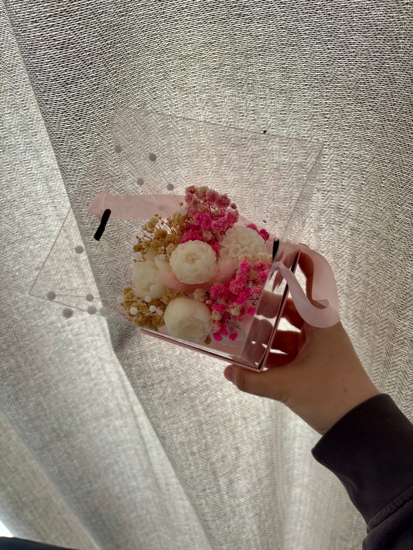 Bouquet de 6 fleurs + boite rose