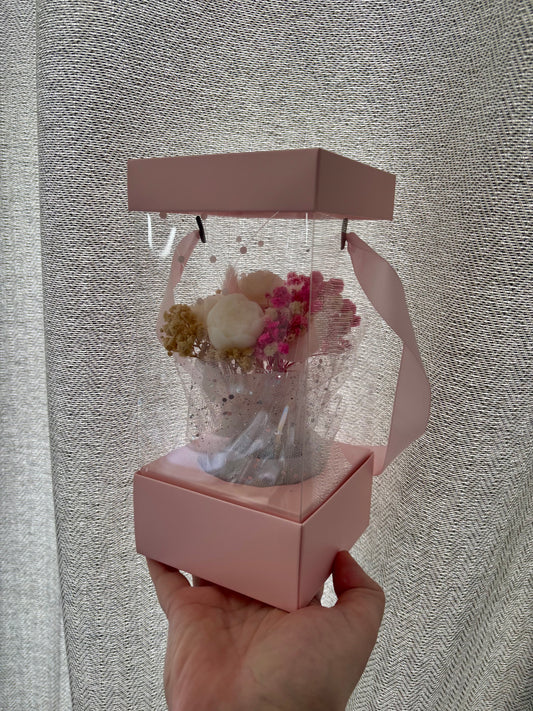 Bouquet de 6 fleurs + boite rose